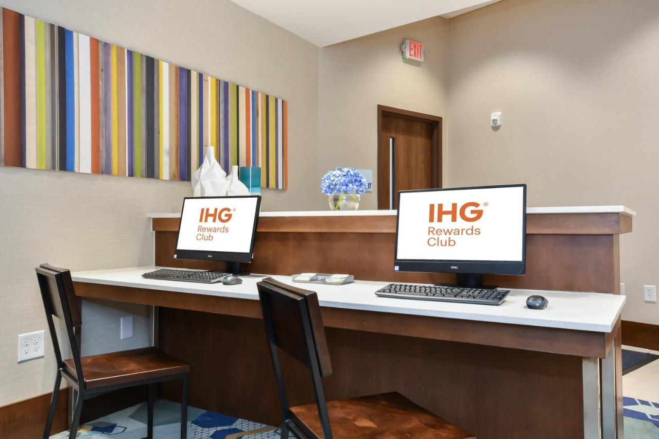 Holiday Inn Express & Suites Charlotte - Ballantyne By Ihg Exterior photo